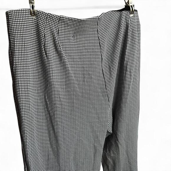 Chicos Houndstooth Stretchy Pull On Straight Leg Pants - Picture 4 of 6